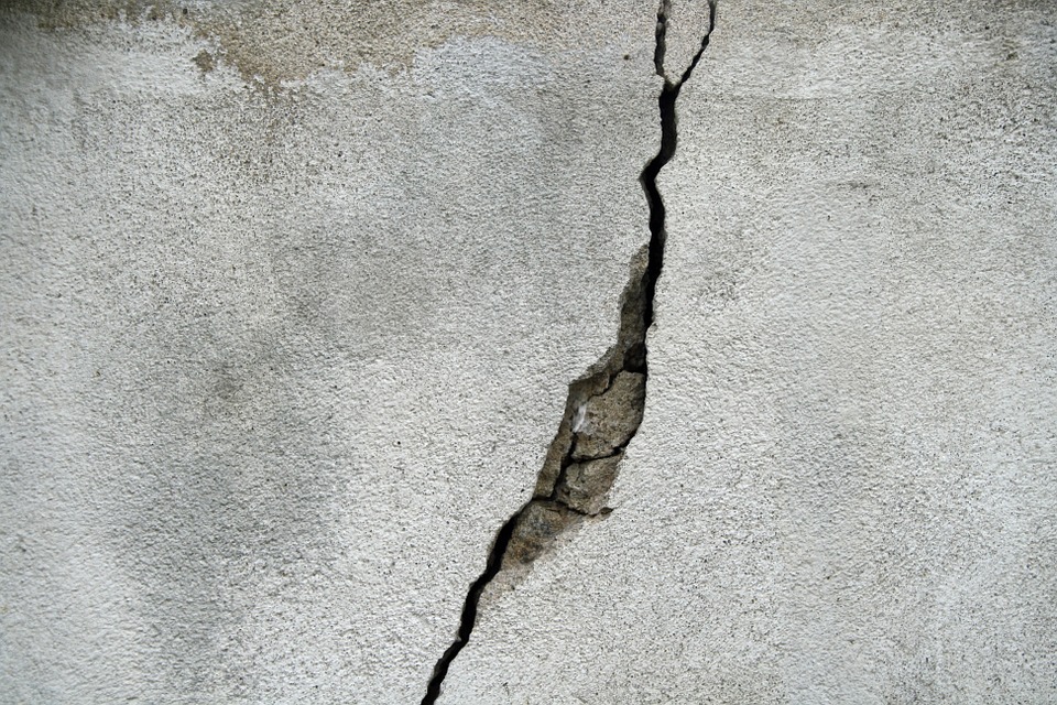 Best Concrete Crack Filler [Repairing & Sealing Quickly]