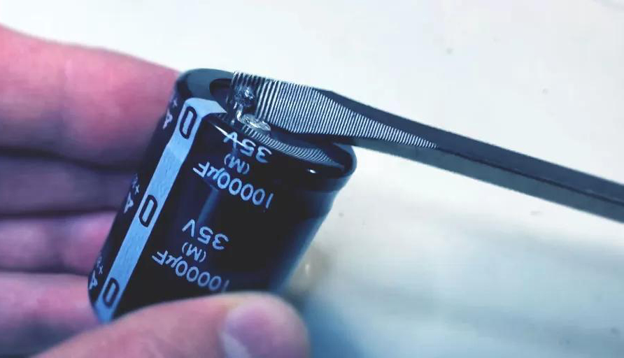 Discharging a Capacitor With a Screwdriver [7 Steps and More Tips]
