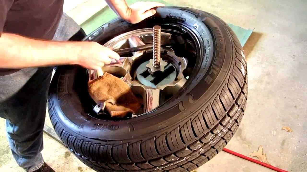 How to Seal a Tire to the Rim [Easy Way]