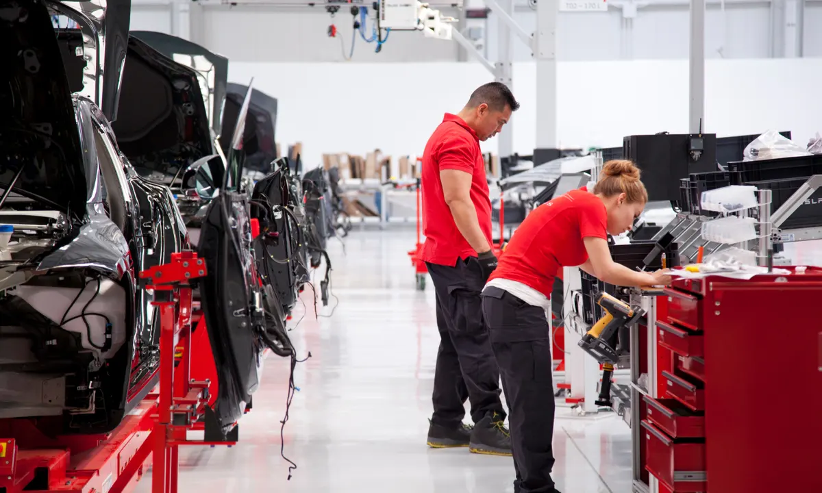 Do Tesla employees get a discount on Tesla cars