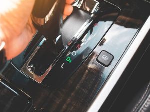 What Does The L Mean On A Gear Shift? [When to Use Low Gear In Automatic Car]