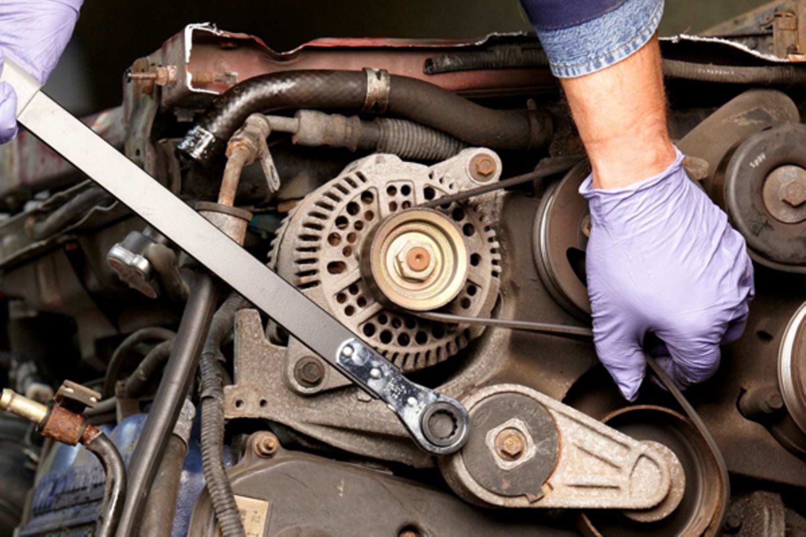 how tight should serpentine belt be