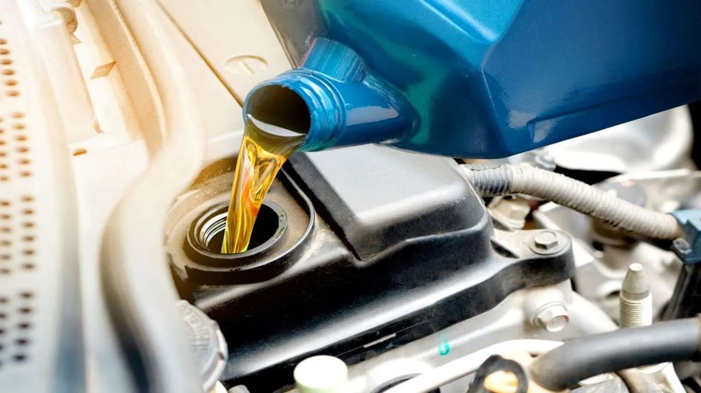 Overdue Oil Change: 12 Signs Your Car Needs an Oil Change