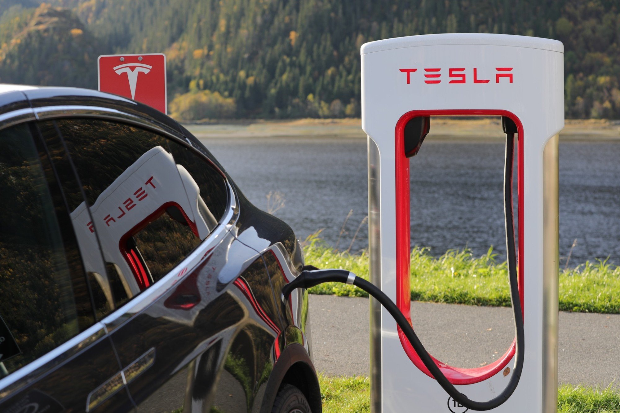 How Long Do a Tesla Battery Last: Unveiling Lifespan Expectations