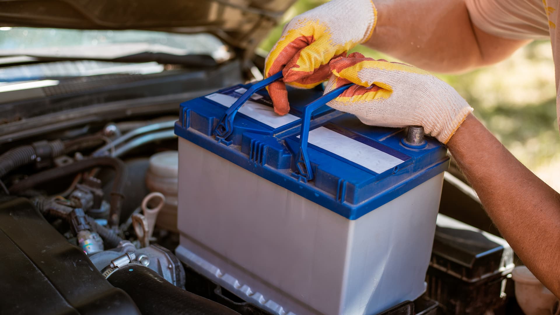 Low CCA Battery Symptoms: Recognizing the Signs of a Weakening Car Battery