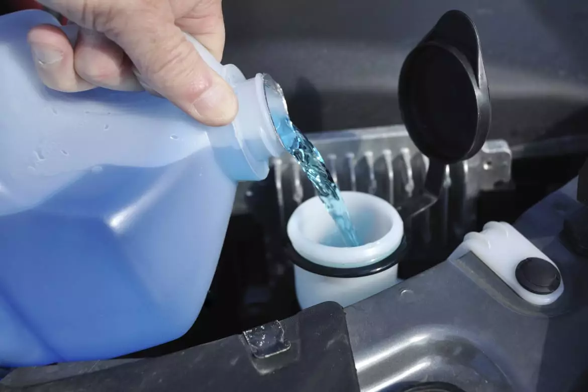 Does Windshield Wiper Fluid Expire? Shelf Life and Replacement Tips